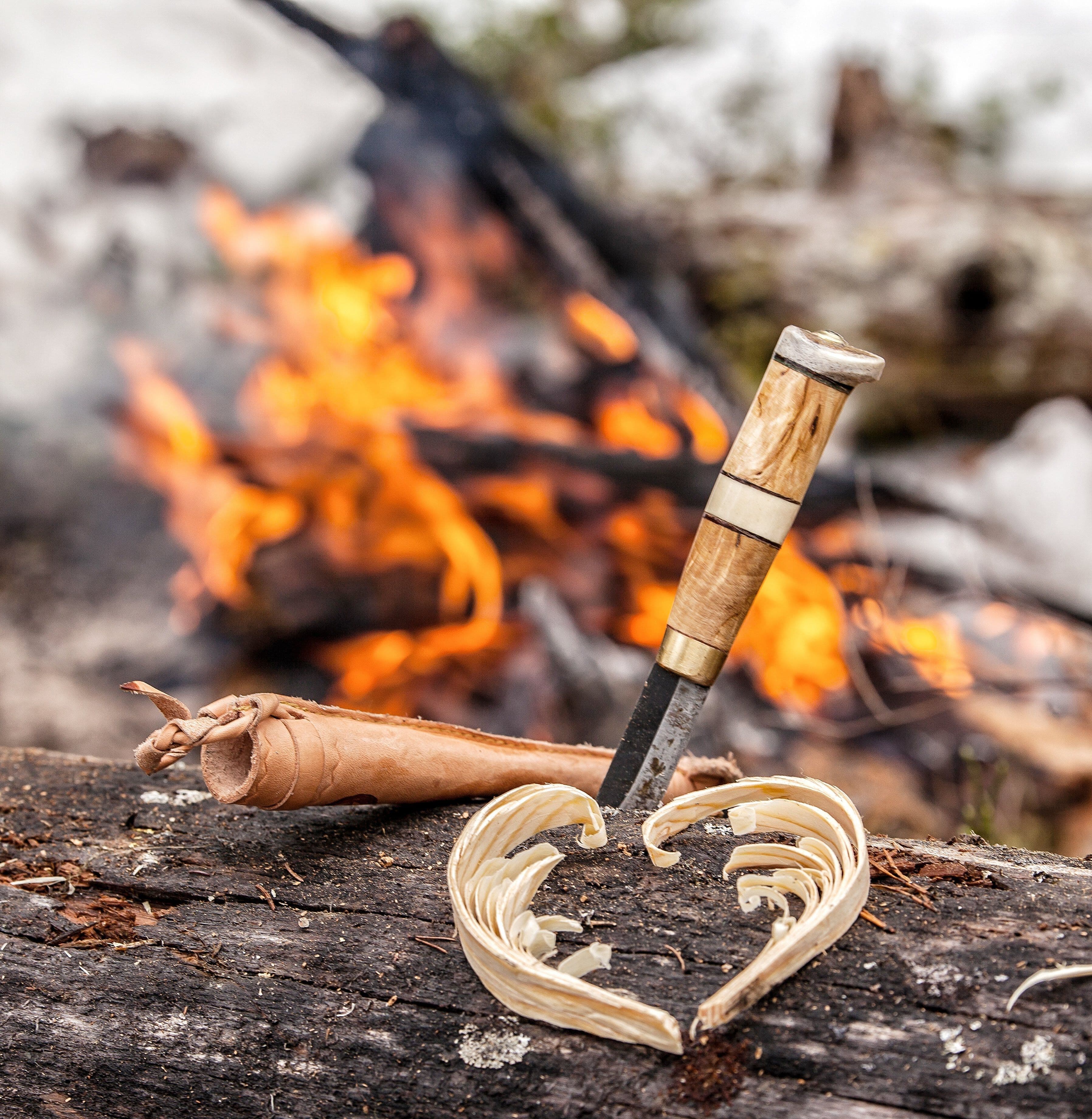 Campfire evenings under the midnight sun